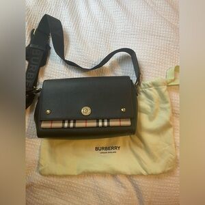 Burberry Note Bag - Black